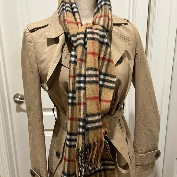 BURBERRYS SCARF - Picture 7 of 9
